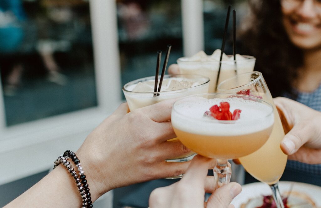 women having brunch with cocktails